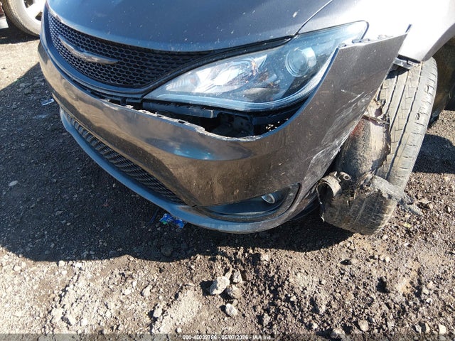 45032786 :رقم المزاد ، 2C4RC1FGXJR350770 vin ، 2018 Chrysler Pacifica Touring Plus مزاد بيع