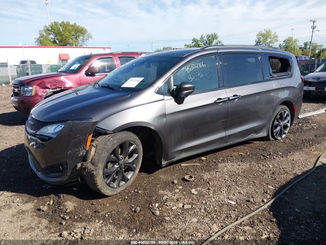 45032786 :رقم المزاد ، 2C4RC1FGXJR350770 vin ، 2018 Chrysler Pacifica Touring Plus مزاد بيع