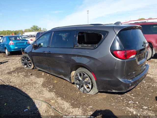 45032786 :رقم المزاد ، 2C4RC1FGXJR350770 vin ، 2018 Chrysler Pacifica Touring Plus مزاد بيع