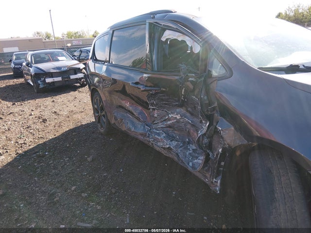 45032786 :رقم المزاد ، 2C4RC1FGXJR350770 vin ، 2018 Chrysler Pacifica Touring Plus مزاد بيع