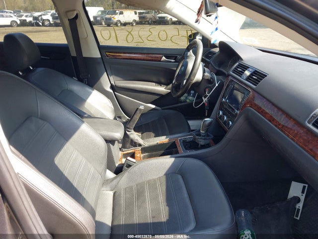 45032870 :رقم المزاد ، 1VWCP7A31CC021420 vin ، 2012 Volkswagen Passat 2.5l Sel مزاد بيع