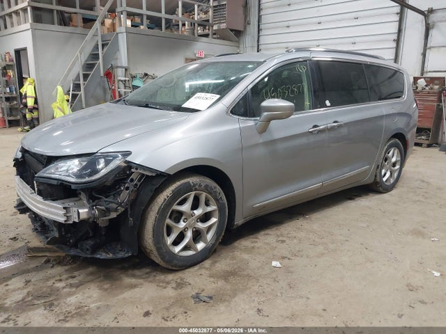 Продаж на аукціоні авто 2019 Chrysler Pacifica Touring L, vin: 2C4RC1BG1KR549777, номер лоту: 45032877