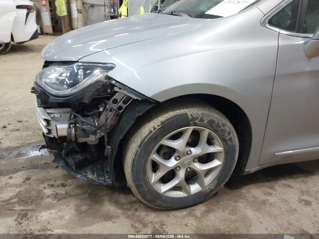 Продаж на аукціоні авто 2019 Chrysler Pacifica Touring L, vin: 2C4RC1BG1KR549777, номер лоту: 45032877