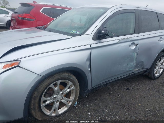 45032932 :رقم المزاد ، JA4AZ3A32FZ003209 vin ، 2015 Mitsubishi Outlander Se مزاد بيع