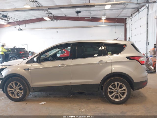45032973 :رقم المزاد ، 1FMCU0GD7HUB90986 vin ، 2017 Ford Escape Se مزاد بيع