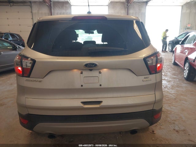 45032973 :رقم المزاد ، 1FMCU0GD7HUB90986 vin ، 2017 Ford Escape Se مزاد بيع