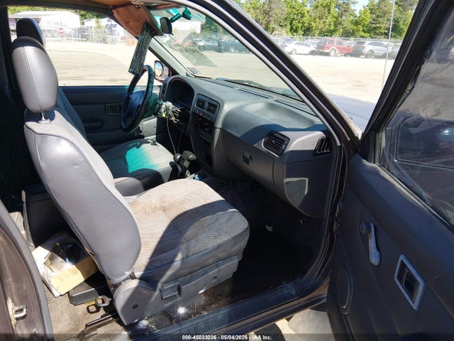 1995 Nissan Truck King Cab Se/king Cab Xe მანქანა იყიდება აუქციონზე, vin: 1N6HD16Y7SC360925, აუქციონის ნომერი: 45033036