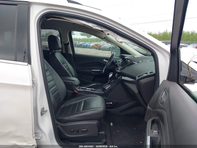 45033061 :رقم المزاد ، 1FMCU9J90FUC39127 vin ، 2015 Ford Escape Titanium مزاد بيع