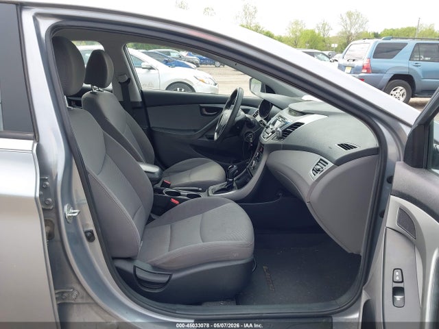 Продажа на аукционе авто 2016 Hyundai Elantra Se, vin: 5NPDH4AEXGH721824, номер лота: 45033078