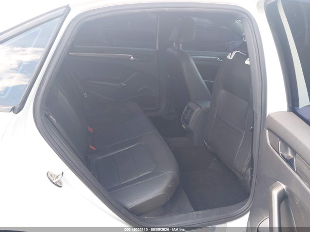 Продаж на аукціоні авто 2021 Volkswagen Passat 2.0t R-line, vin: 1VWMA7A36MC000697, номер лоту: 45033110