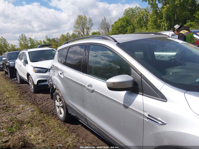 45033199 :رقم المزاد ، 1FMCU0GX9GUC08977 vin ، 2016 Ford Escape Se مزاد بيع