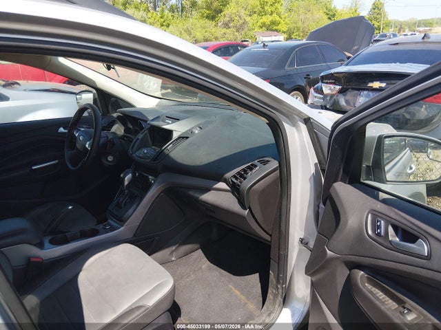 45033199 :رقم المزاد ، 1FMCU0GX9GUC08977 vin ، 2016 Ford Escape Se مزاد بيع