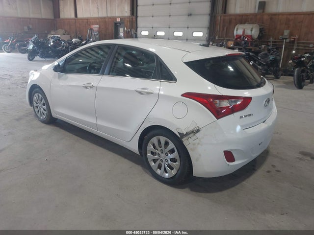 2017 Hyundai Elantra Gt მანქანა იყიდება აუქციონზე, vin: KMHD35LH9HU384545, აუქციონის ნომერი: 45033723