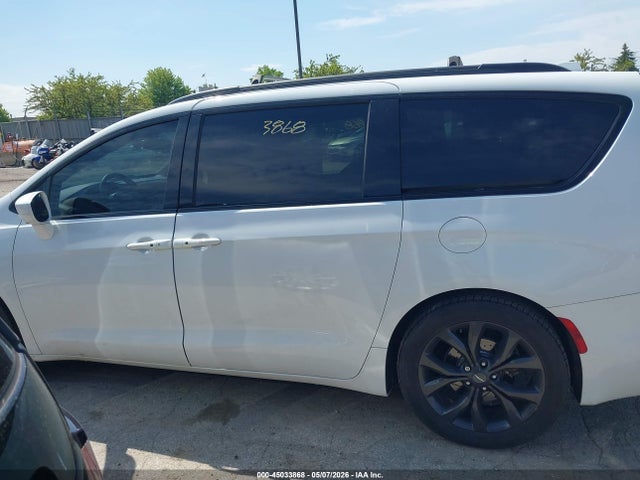 Chrysler Pacifica Touring L 2019 2C4RC1BG1KR567258 Image 14
