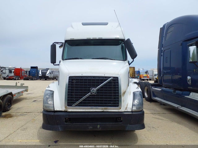 45034003 :رقم المزاد ، 4V4NC9TH1BN530913 vin ، 2011 Volvo Vn Vnl مزاد بيع