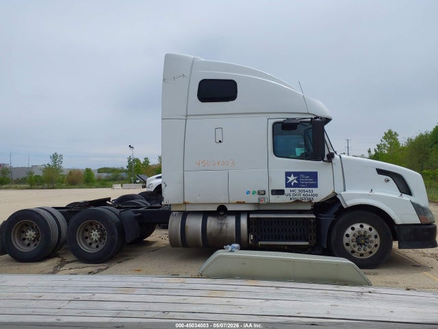45034003 :رقم المزاد ، 4V4NC9TH1BN530913 vin ، 2011 Volvo Vn Vnl مزاد بيع