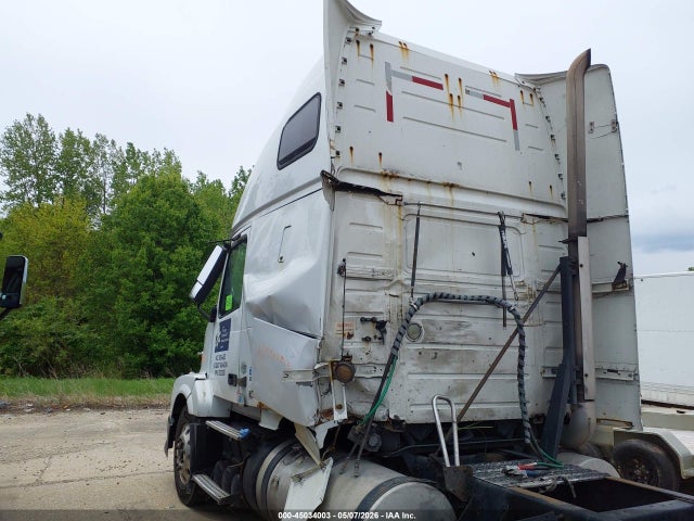 45034003 :رقم المزاد ، 4V4NC9TH1BN530913 vin ، 2011 Volvo Vn Vnl مزاد بيع