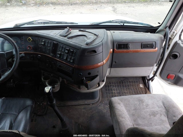 45034003 :رقم المزاد ، 4V4NC9TH1BN530913 vin ، 2011 Volvo Vn Vnl مزاد بيع