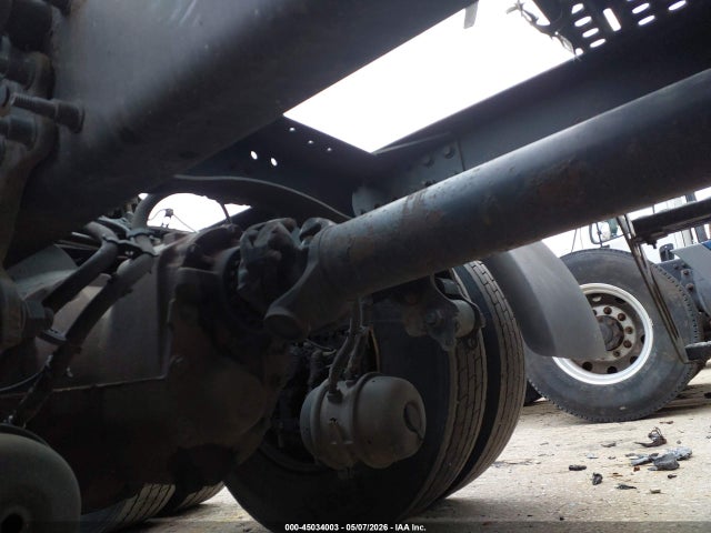 45034003 :رقم المزاد ، 4V4NC9TH1BN530913 vin ، 2011 Volvo Vn Vnl مزاد بيع