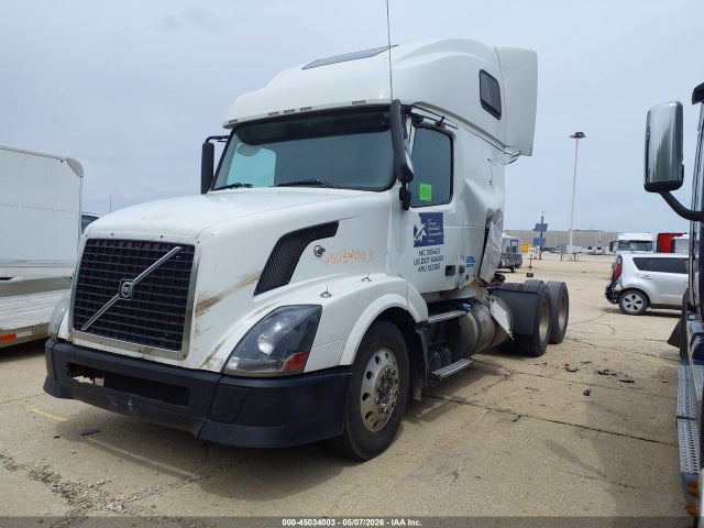 45034003 :رقم المزاد ، 4V4NC9TH1BN530913 vin ، 2011 Volvo Vn Vnl مزاد بيع