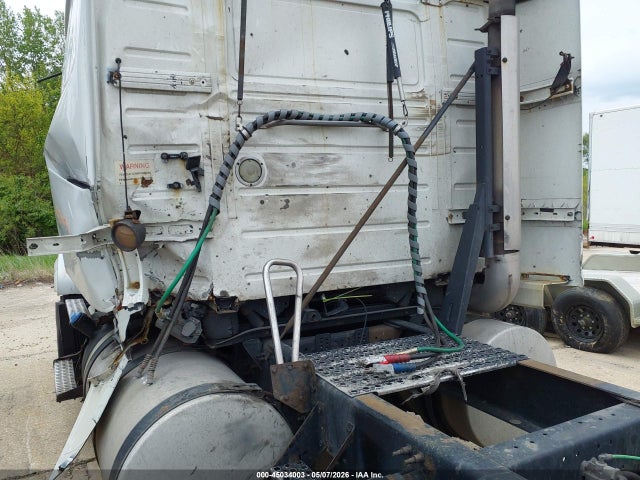 45034003 :رقم المزاد ، 4V4NC9TH1BN530913 vin ، 2011 Volvo Vn Vnl مزاد بيع