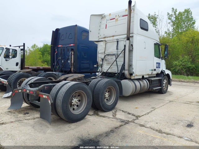 45034003 :رقم المزاد ، 4V4NC9TH1BN530913 vin ، 2011 Volvo Vn Vnl مزاد بيع