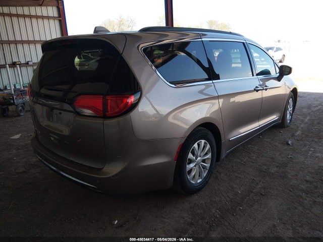 45034417 :رقم المزاد ، 2C4RC1BG7HR747451 vin ، 2017 Chrysler Pacifica Touring-l مزاد بيع