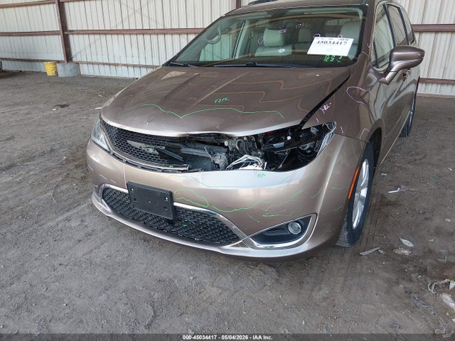 45034417 :رقم المزاد ، 2C4RC1BG7HR747451 vin ، 2017 Chrysler Pacifica Touring-l مزاد بيع