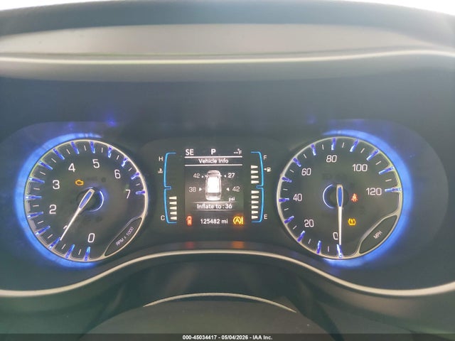 45034417 :رقم المزاد ، 2C4RC1BG7HR747451 vin ، 2017 Chrysler Pacifica Touring-l مزاد بيع