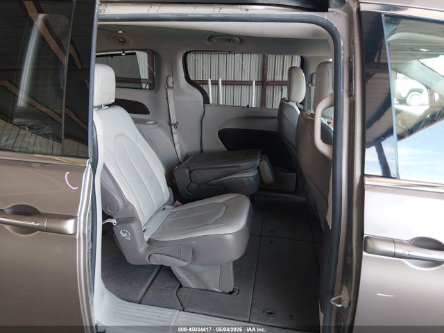 45034417 :رقم المزاد ، 2C4RC1BG7HR747451 vin ، 2017 Chrysler Pacifica Touring-l مزاد بيع