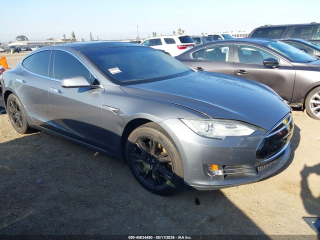 2013 Tesla Model S მანქანა იყიდება აუქციონზე, vin: 5YJSA1CN0DFP20439, აუქციონის ნომერი: 45034490