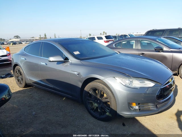 45034490 :رقم المزاد ، 5YJSA1CN0DFP20439 vin ، 2013 Tesla Model S مزاد بيع
