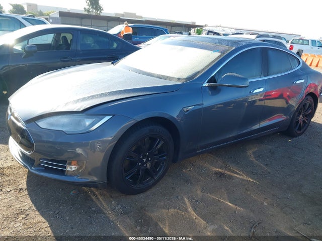 45034490 :رقم المزاد ، 5YJSA1CN0DFP20439 vin ، 2013 Tesla Model S مزاد بيع