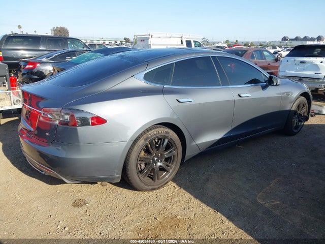 45034490 :رقم المزاد ، 5YJSA1CN0DFP20439 vin ، 2013 Tesla Model S مزاد بيع