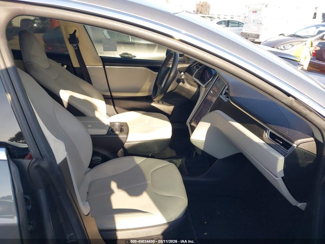45034490 :رقم المزاد ، 5YJSA1CN0DFP20439 vin ، 2013 Tesla Model S مزاد بيع