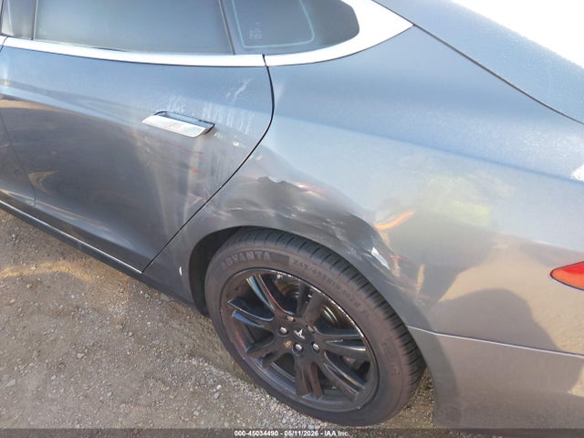 45034490 :رقم المزاد ، 5YJSA1CN0DFP20439 vin ، 2013 Tesla Model S مزاد بيع