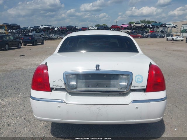 45034638 :رقم المزاد ، 1LNHM82W33Y653141 vin ، 2003 Lincoln Town Car Signature مزاد بيع