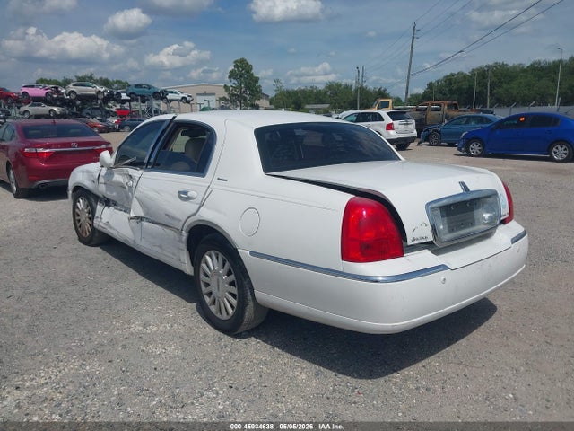 45034638 :رقم المزاد ، 1LNHM82W33Y653141 vin ، 2003 Lincoln Town Car Signature مزاد بيع