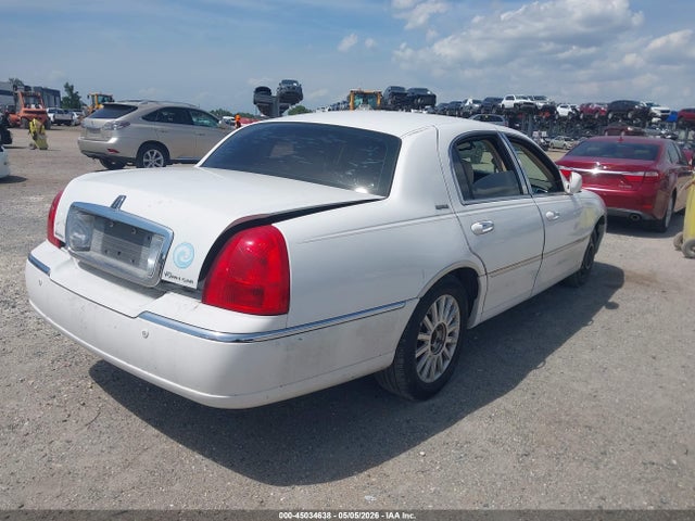45034638 :رقم المزاد ، 1LNHM82W33Y653141 vin ، 2003 Lincoln Town Car Signature مزاد بيع