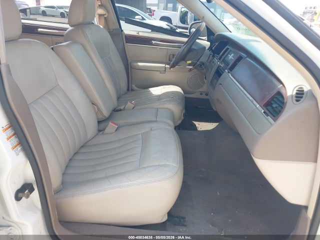 45034638 :رقم المزاد ، 1LNHM82W33Y653141 vin ، 2003 Lincoln Town Car Signature مزاد بيع
