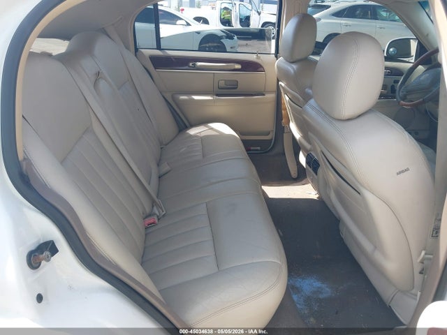 45034638 :رقم المزاد ، 1LNHM82W33Y653141 vin ، 2003 Lincoln Town Car Signature مزاد بيع