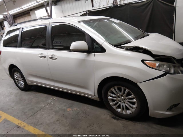 Toyota Sienna Xle 8 Passenger 2017 5TDYZ3DC8HS844083 Image 13