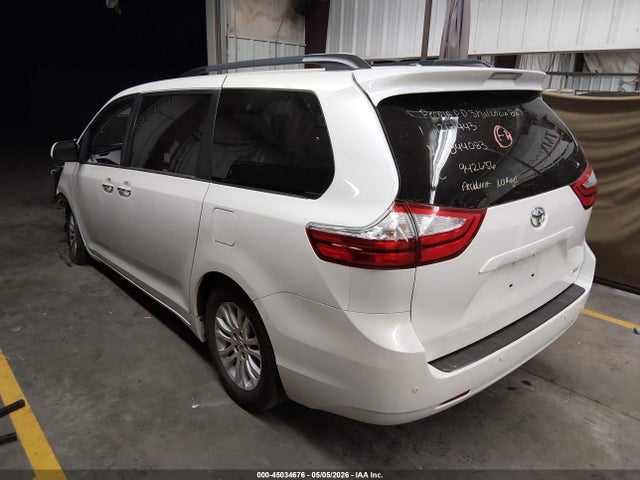 Toyota Sienna Xle 8 Passenger 2017 5TDYZ3DC8HS844083 Image 3