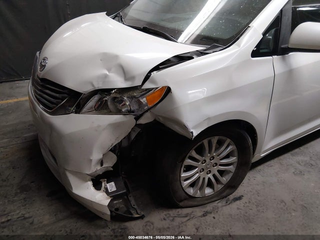 Toyota Sienna Xle 8 Passenger 2017 5TDYZ3DC8HS844083 Image 6