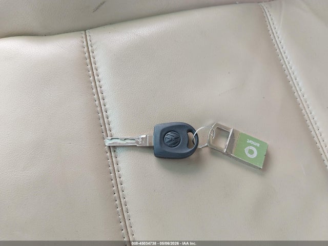 45034738 :رقم المزاد ، 3VWDC21V32M801209 vin ، 2002 Volkswagen Cabrio Glx مزاد بيع