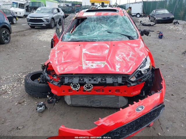 45034772 :رقم المزاد ، 1FADP3L9XFL339211 vin ، 2015 Ford Focus St مزاد بيع