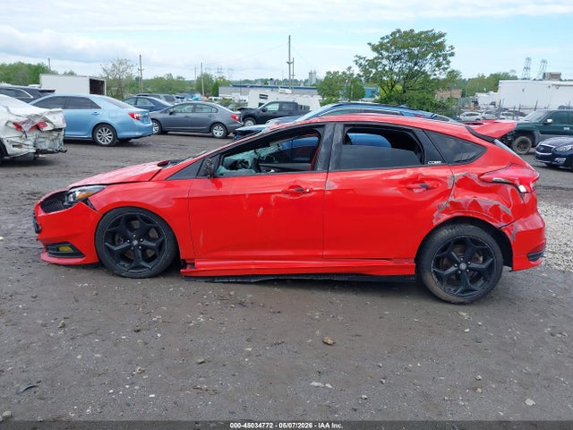45034772 :رقم المزاد ، 1FADP3L9XFL339211 vin ، 2015 Ford Focus St مزاد بيع