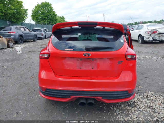 45034772 :رقم المزاد ، 1FADP3L9XFL339211 vin ، 2015 Ford Focus St مزاد بيع