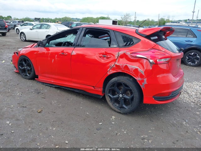 45034772 :رقم المزاد ، 1FADP3L9XFL339211 vin ، 2015 Ford Focus St مزاد بيع