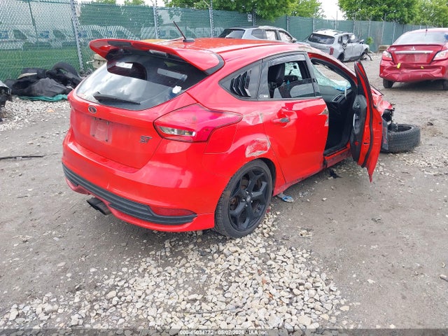 45034772 :رقم المزاد ، 1FADP3L9XFL339211 vin ، 2015 Ford Focus St مزاد بيع